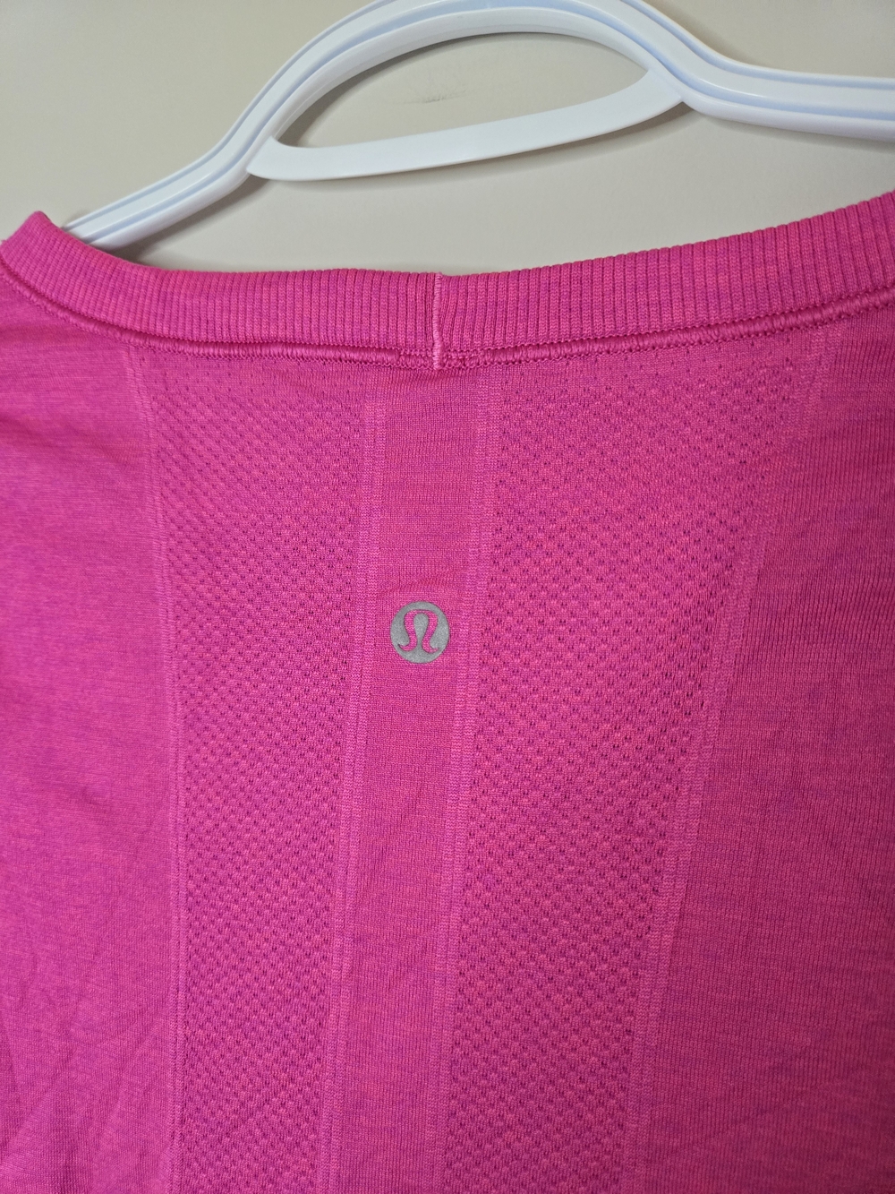 Lululemon Athletica Swiftly Tech long-sleeve shirt, bright pink - Picture 4 of 4